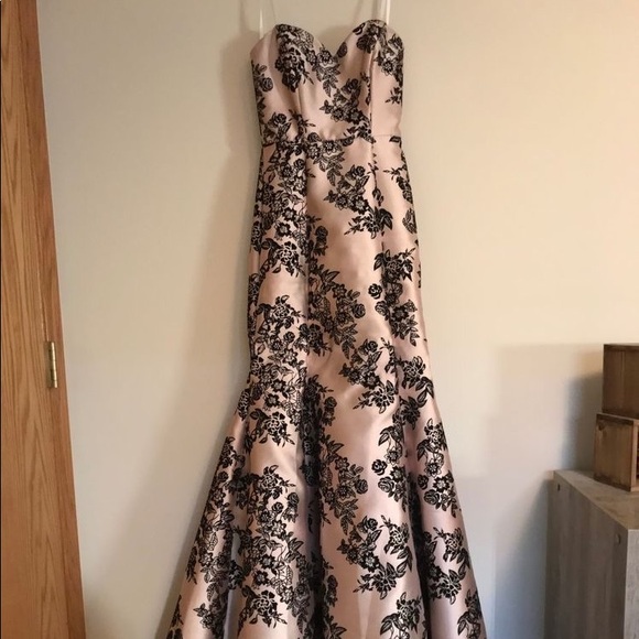 Windsor prom dress, 2 Days shipping 📦📬 - Picture 4 of 7